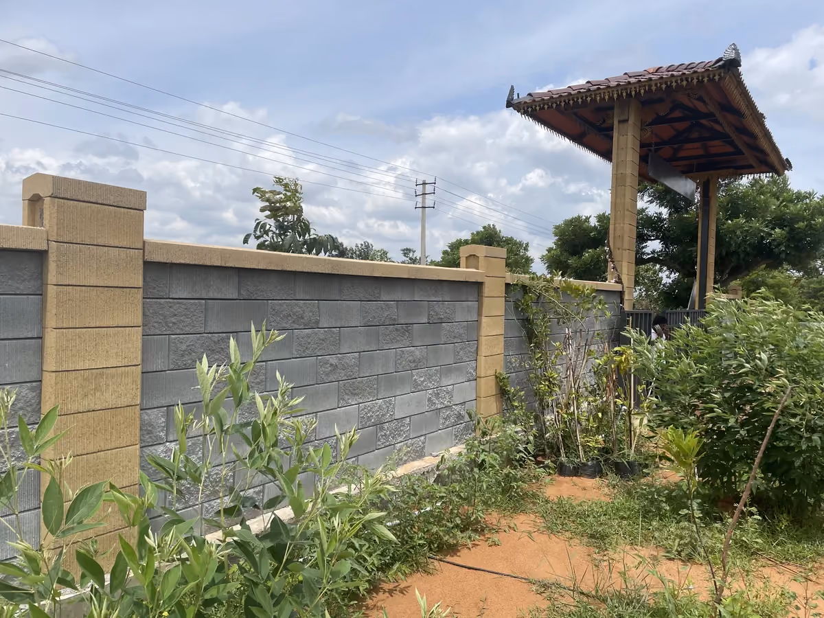 Allan Blocks Fence System @ Sumruddhi Eco Farms, Bengaluru