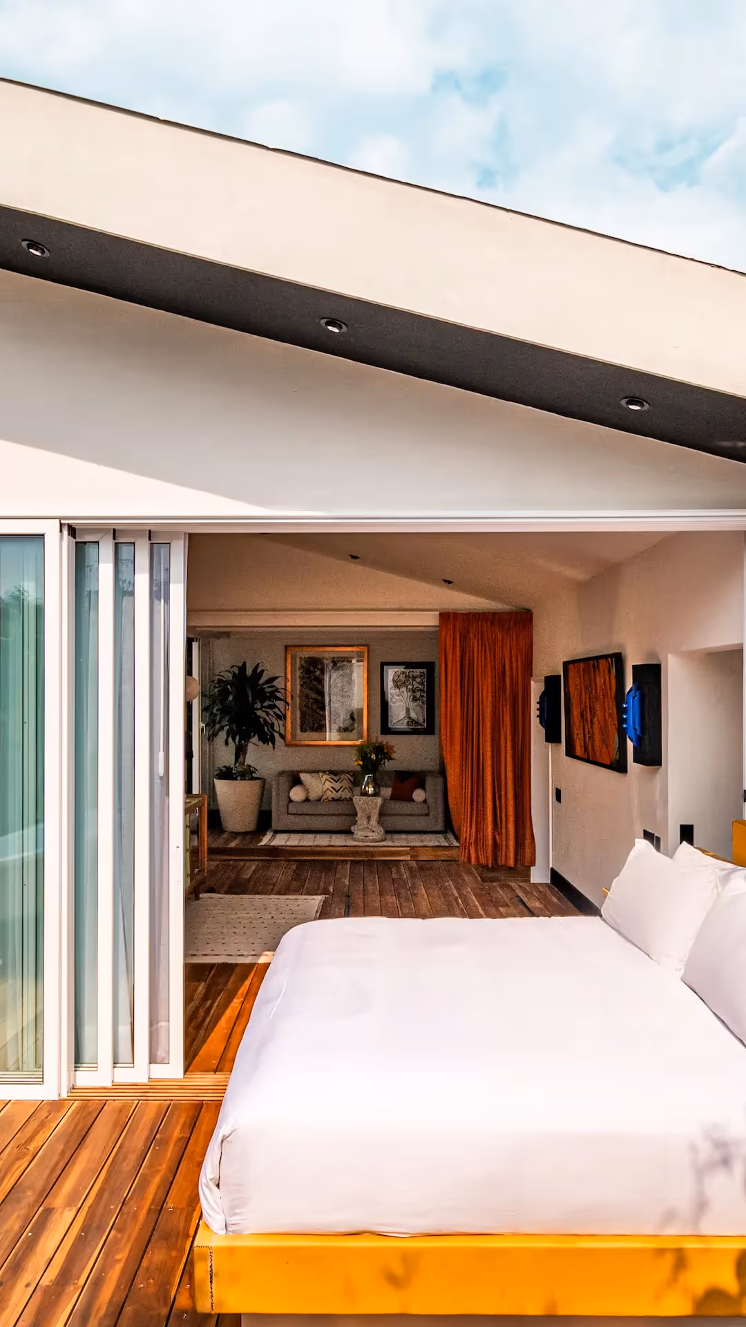 Suite with a rolling bed on a wooden terrace and forest views at La Valise Mexico City Hotel.