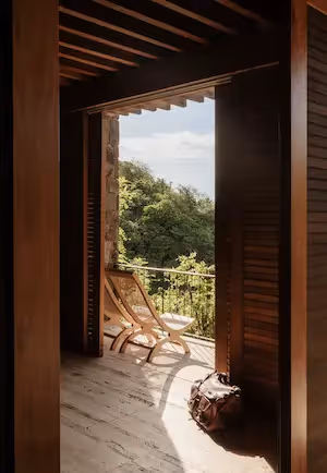 Indoor-outdoor perspective of a room with ocean views at La Valise Mazunte Hotel.