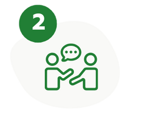 Zwei stilisierte Personen führen ein Gespräch, darüber eine Sprechblase, mit einer grünen Blase und der Zahl 2 oben links.