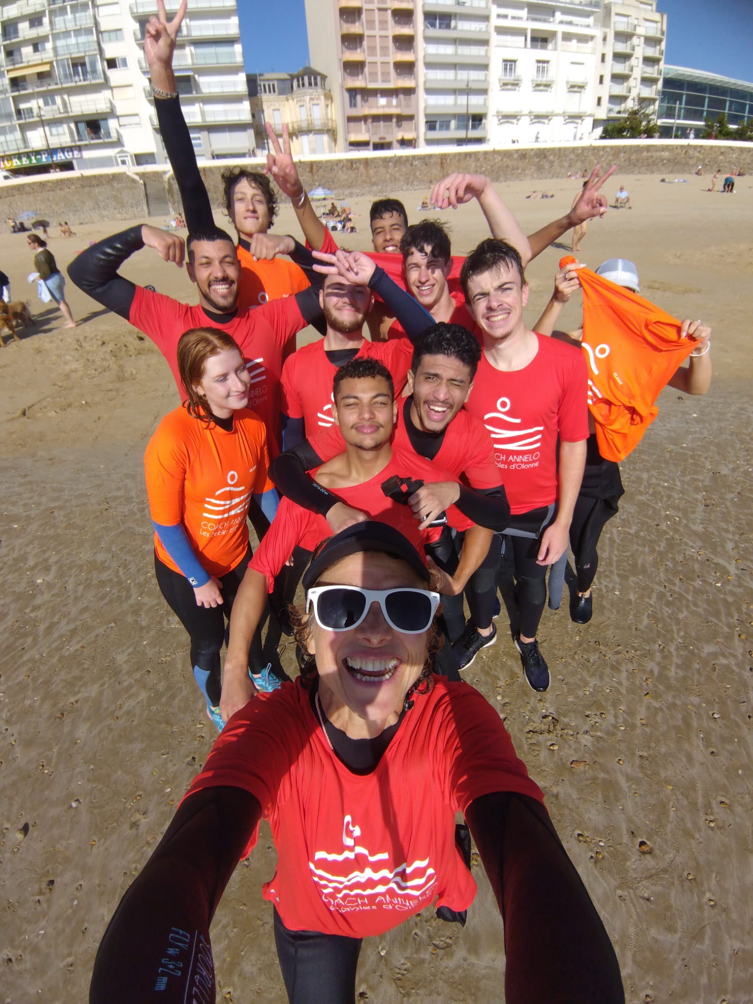 Des jeunes qui ont  réserver pour une séance de running et Longe côte au sables d'Olonne