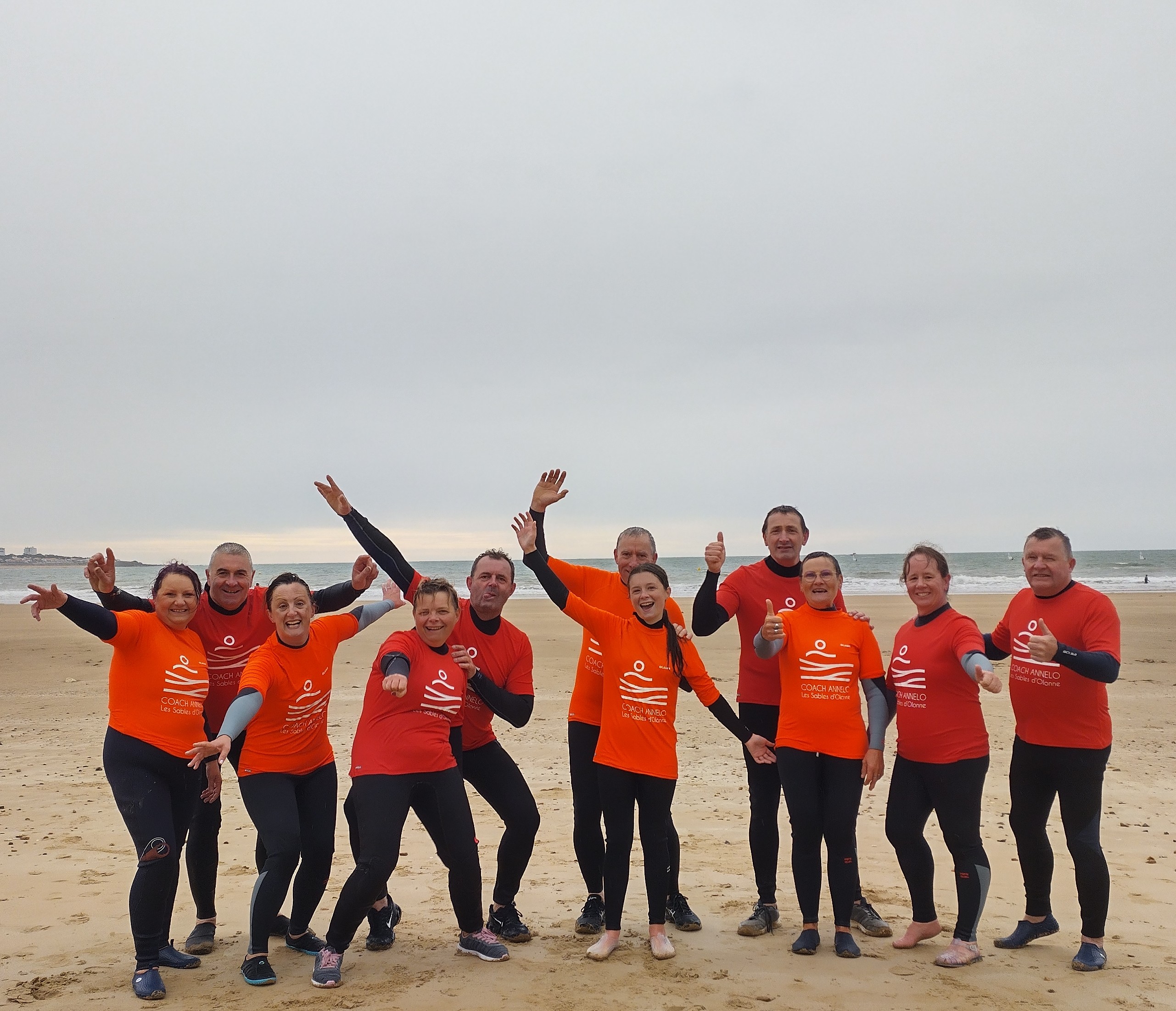 groupe heureux apres une bonne séance de Longe côte au sables d'olonne