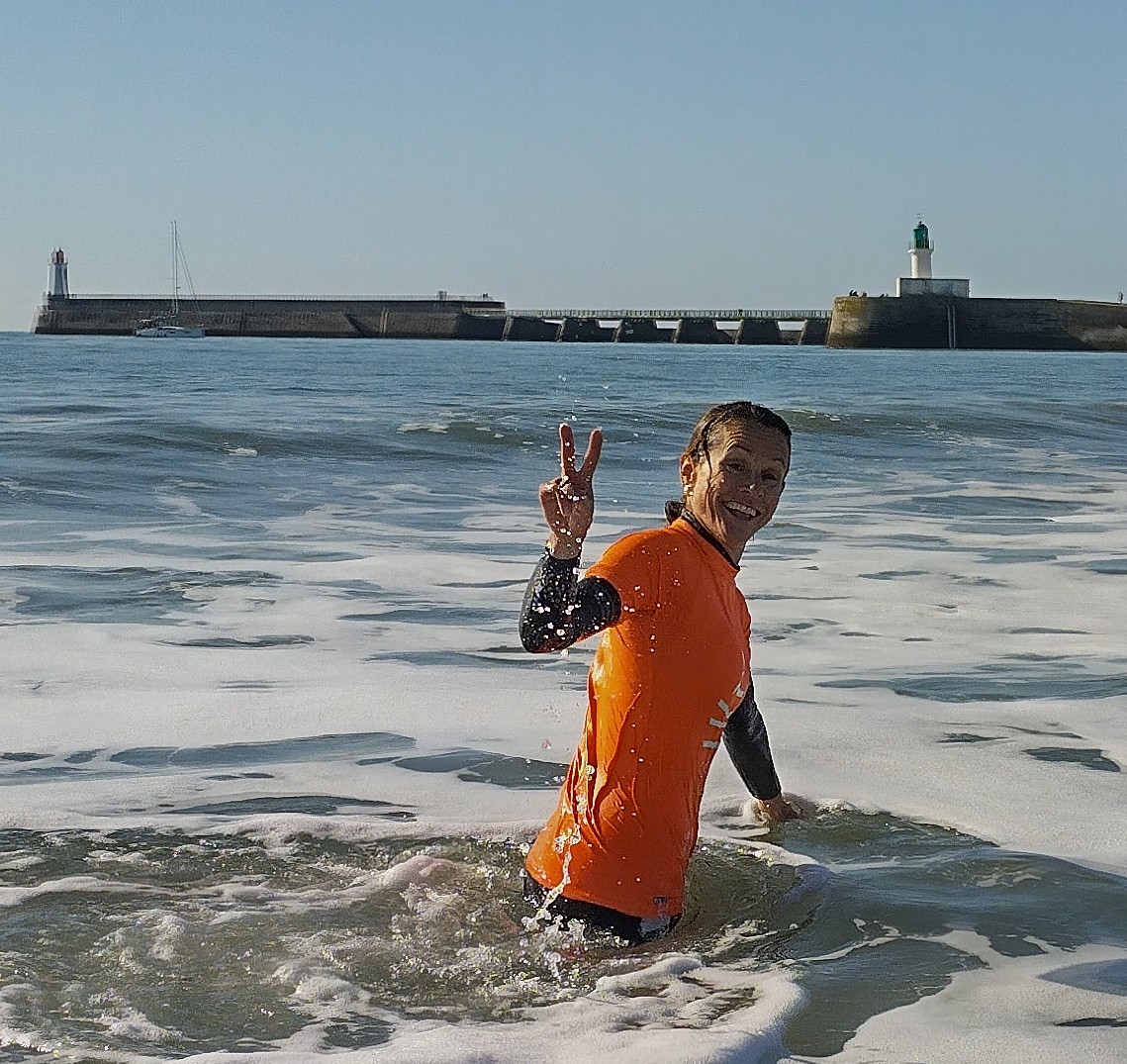 une personne en pleine séance de Longe côte au sables d'olonne