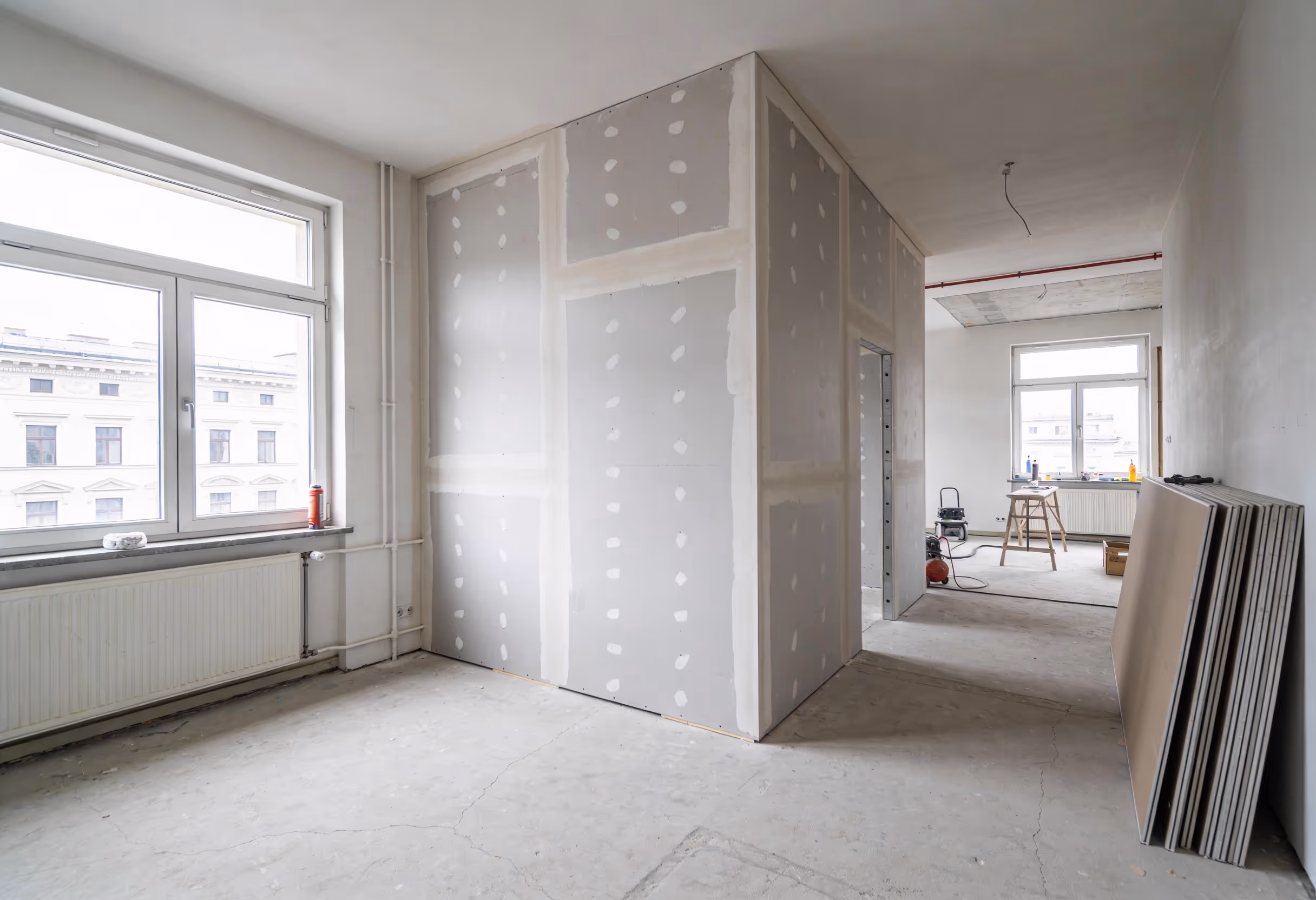 Gleichmäßig ausgeführte Bodenplatte für ein Wohngebäude vor dem weiteren Bau