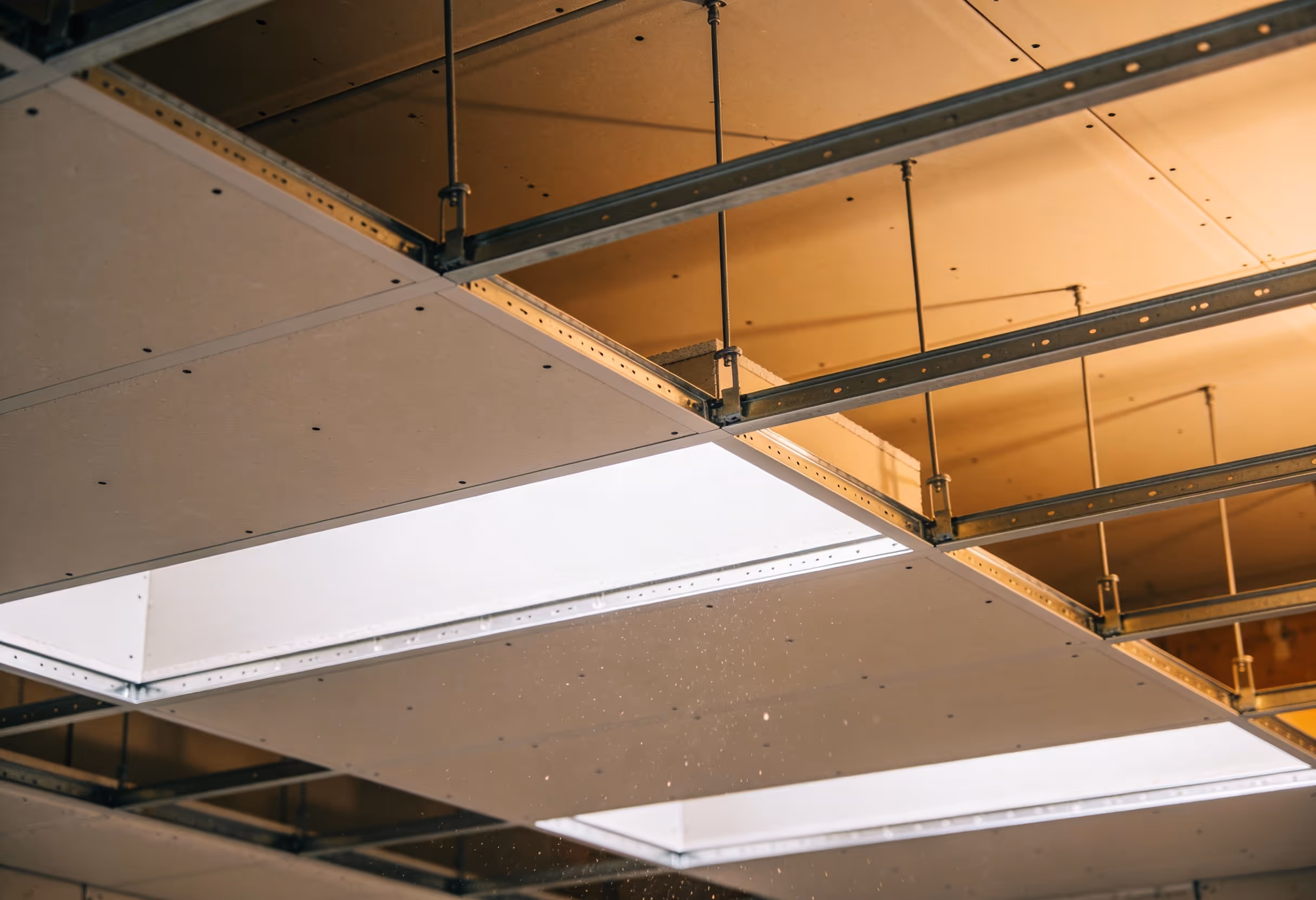 Gleichmäßig ausgeführte Bodenplatte für ein Wohngebäude vor dem weiteren Bau