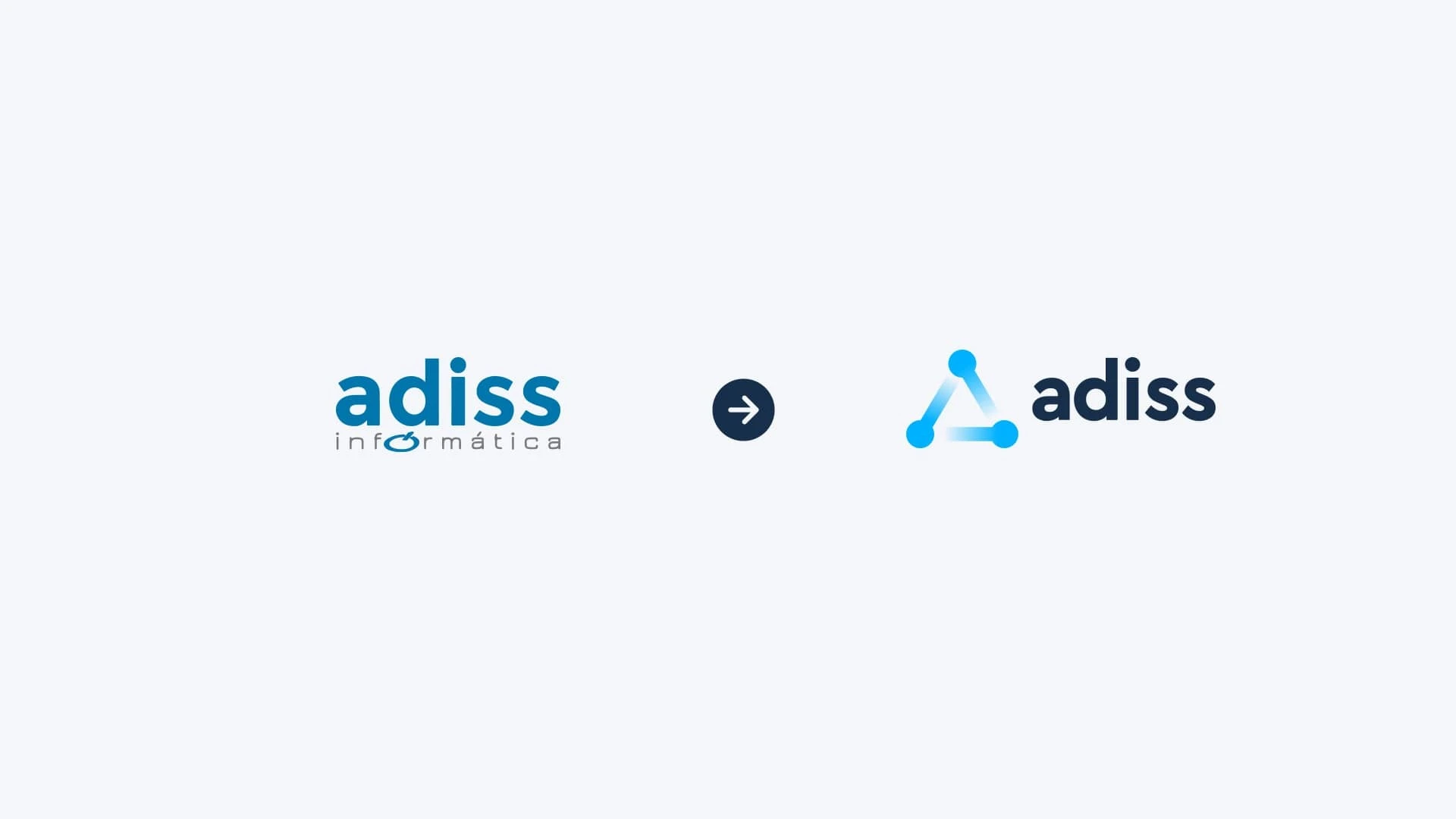 Comparativa de rebranding mostrando la evolución del logotipo antiguo de Adiss Informática hacia la nueva identidad visual minimalista con el isotipo triangular