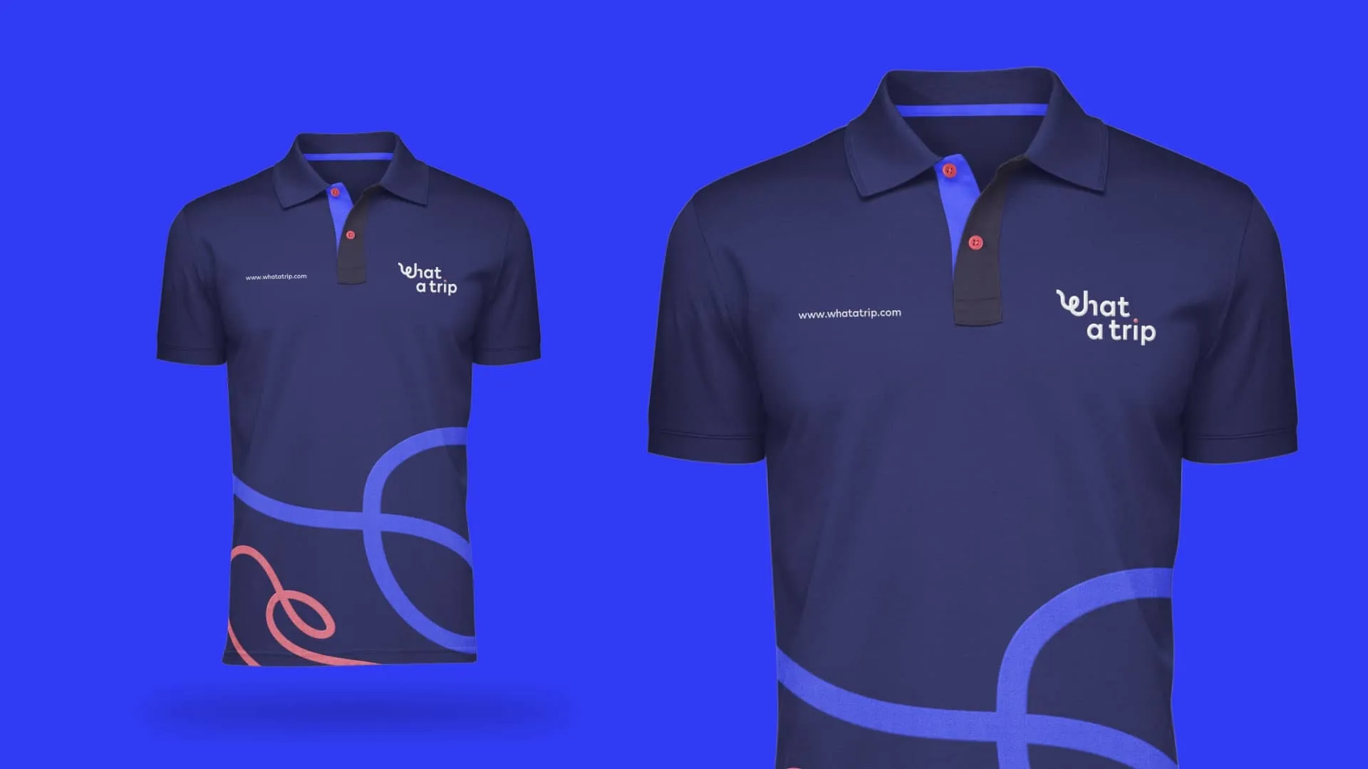 Mockup de polo corporativo azul oscuro de What a Trip con el logotipo en el pecho y diseño de líneas onduladas en la parte inferior