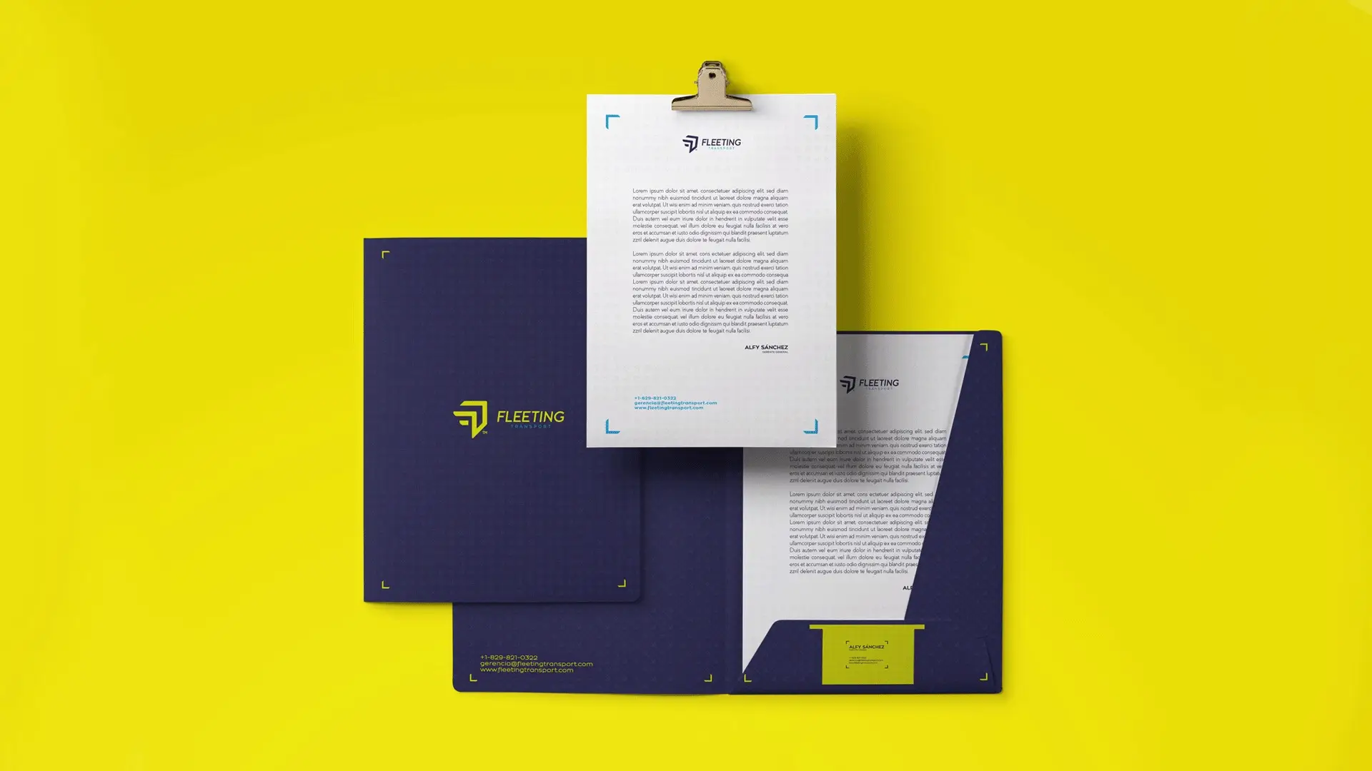 Mockup de papelería corporativa de Fleeting Transport mostrando carpeta azul oscuro hoja membretada y tarjeta de presentación amarilla sobre fondo amarillo vibrante