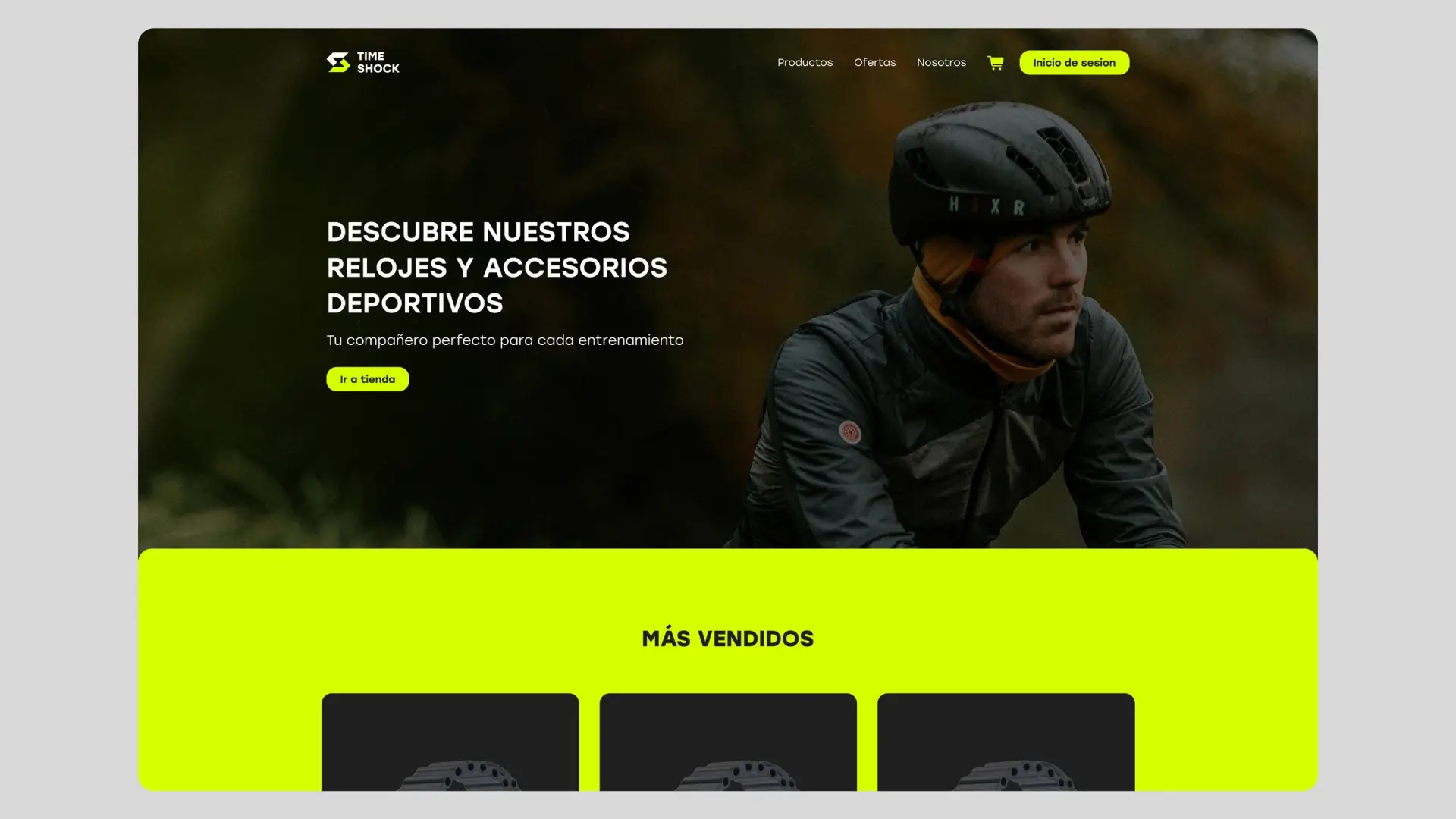 Ordenador portátil mostrando el diseño de un sitio web con la imagen de un hombre al aire libre