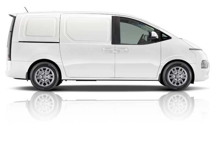 Hyundai Staria VAN — vista de estudio, fondo transparente