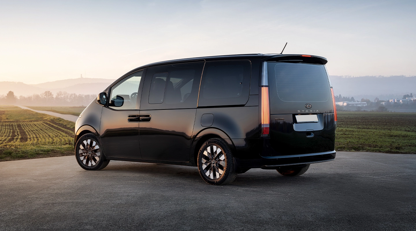 Hyundai Staria Wagon 11P — banner de exterior
