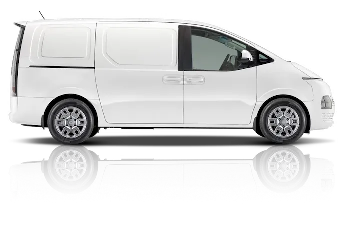 Hyundai Staria VAN — vista de estudio, fondo transparente