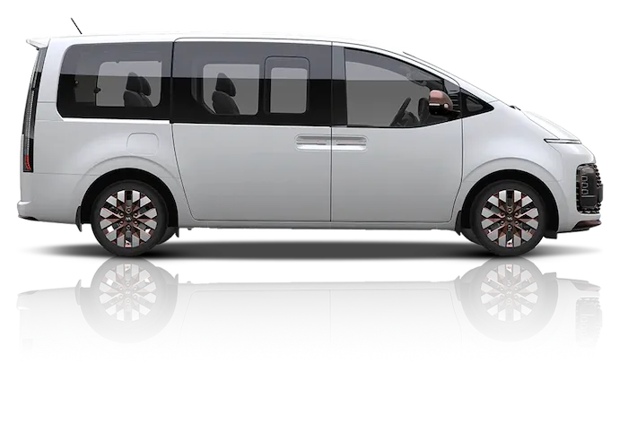Hyundai Staria Wagon 11P — vista de estudio, fondo transparente