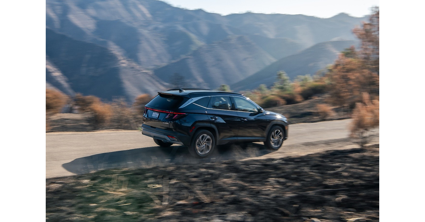 Hyundai Tucson Hybrid — vehículo destacado en ranking de sillas infantiles Cars.com