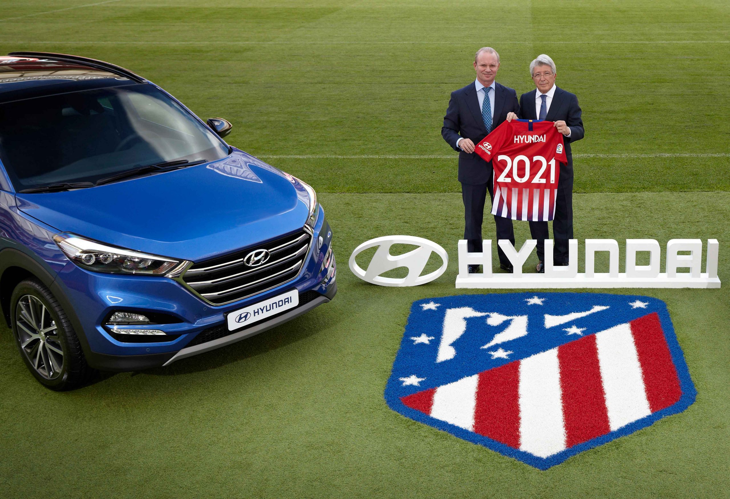 Camiseta del Atlético de Madrid con el logotipo de Hyundai como patrocinador