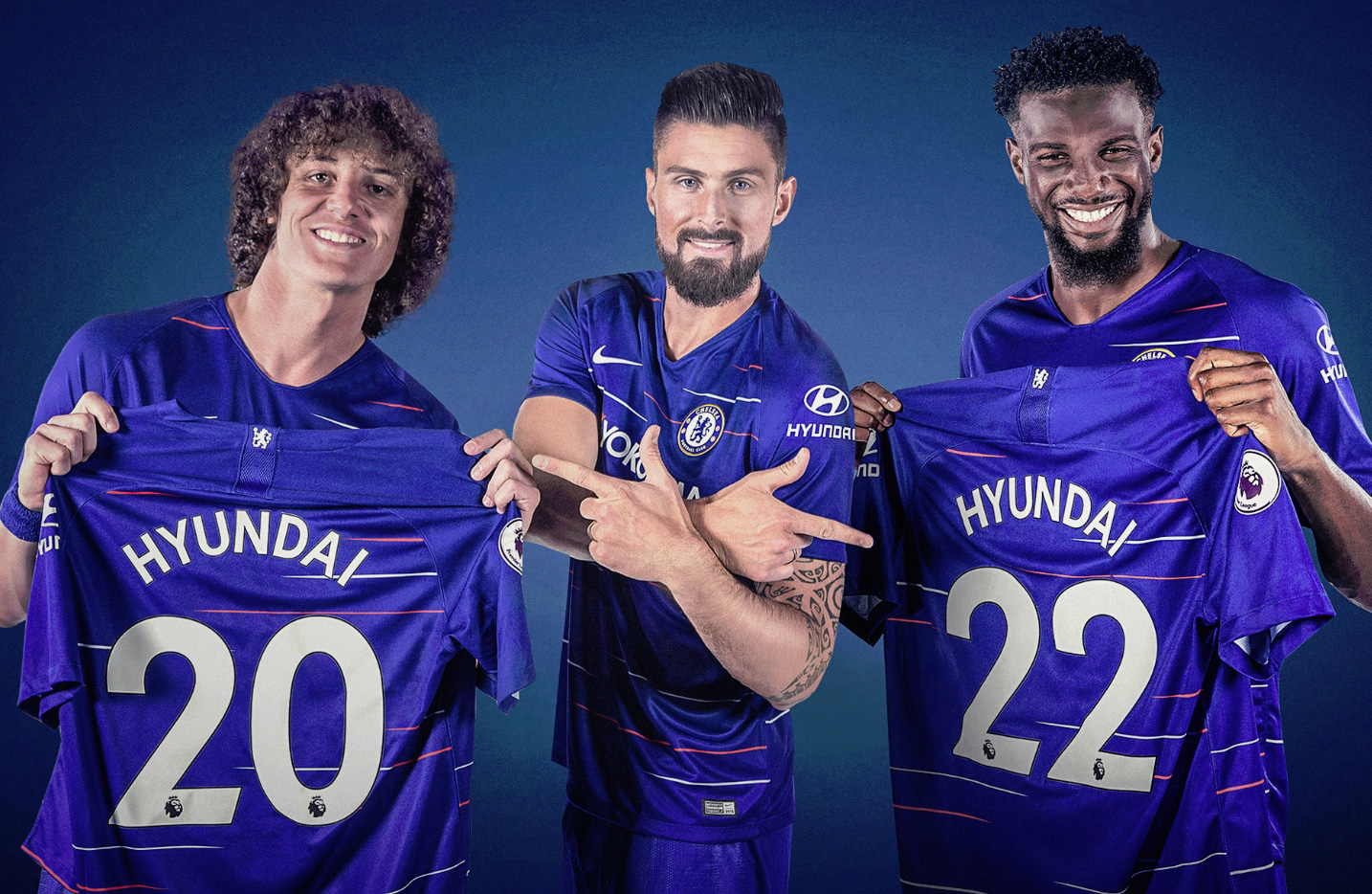 Jugadores del Chelsea FC posando junto al logotipo de Hyundai en Stamford Bridge