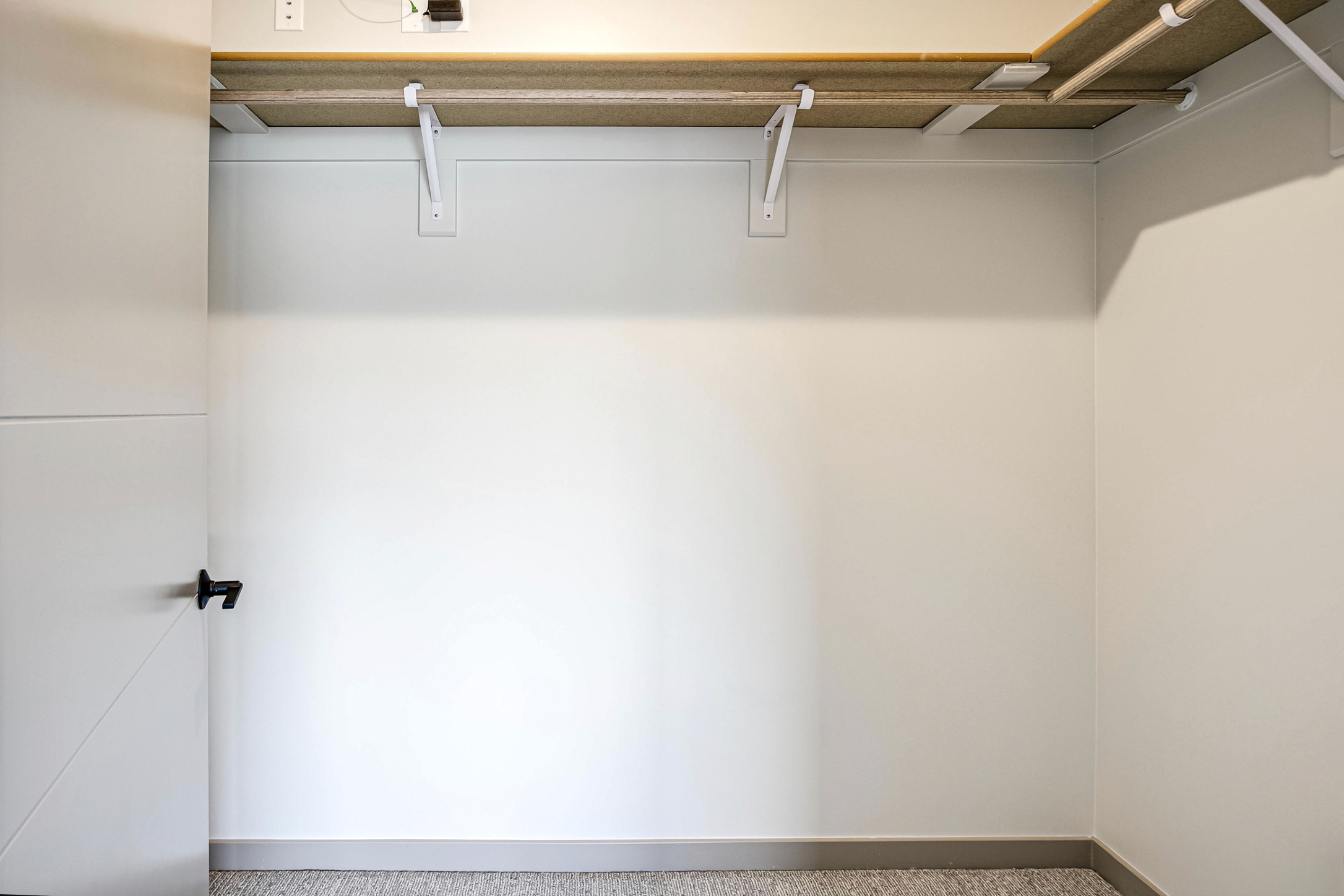 Unfurnished closet