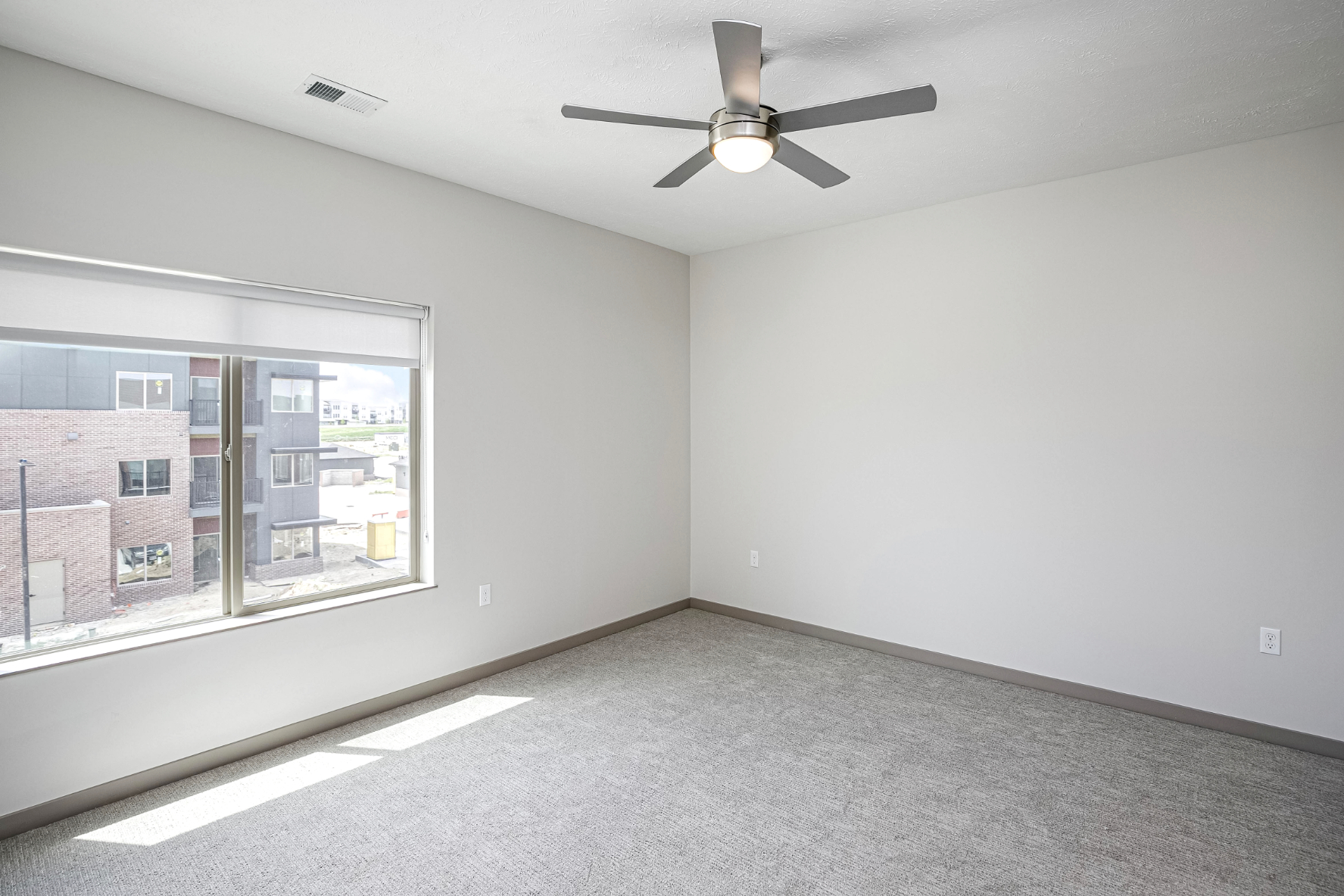 Unfurnished bedroom