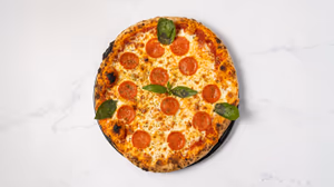 Pepperoni Pizza fra Esmeralda Pizza & Restaurant på Amager