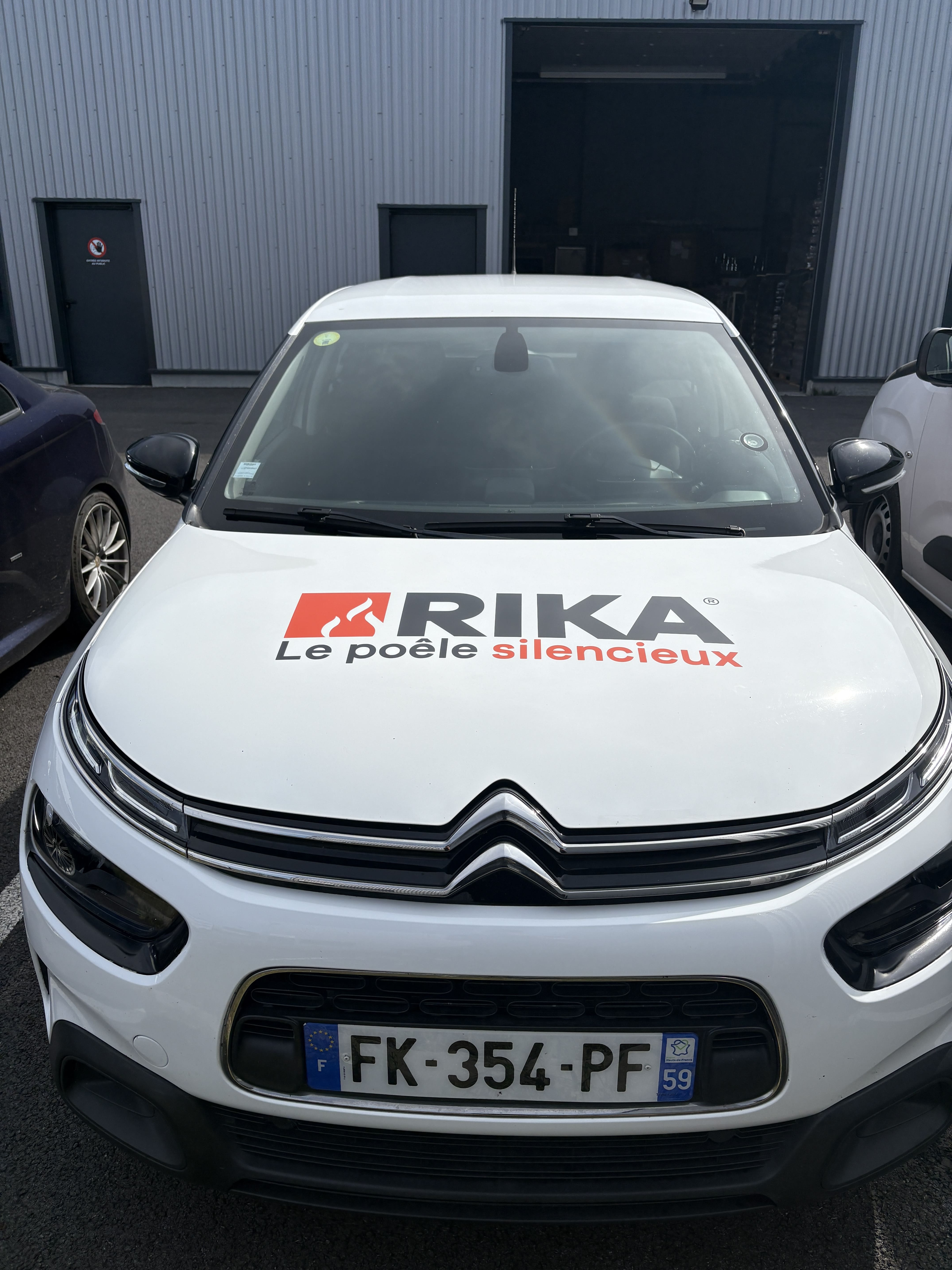 [interface] image of a computer showcasing educational software (for an edtech)