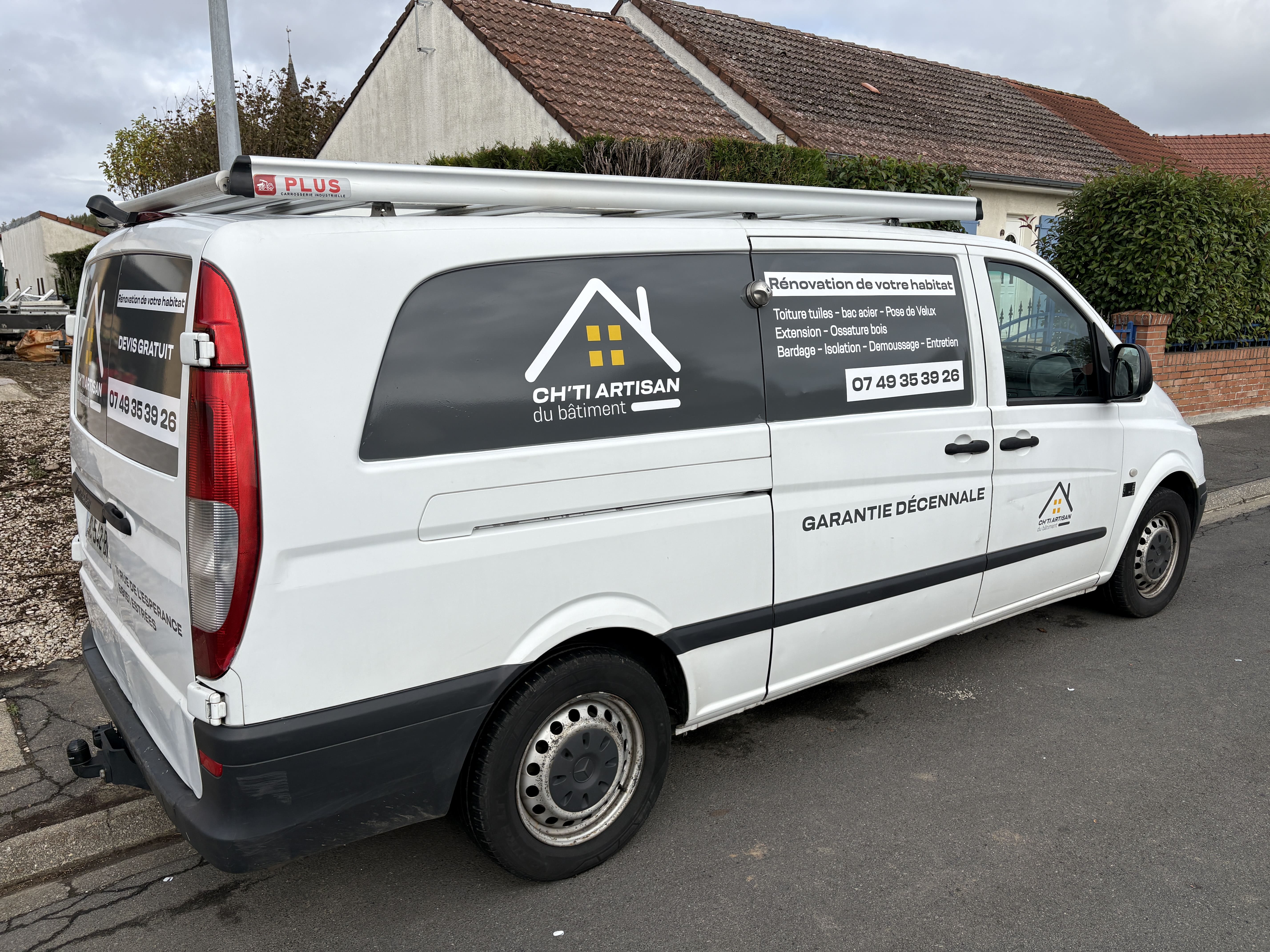 [interface] image of a computer showcasing educational software (for an edtech)