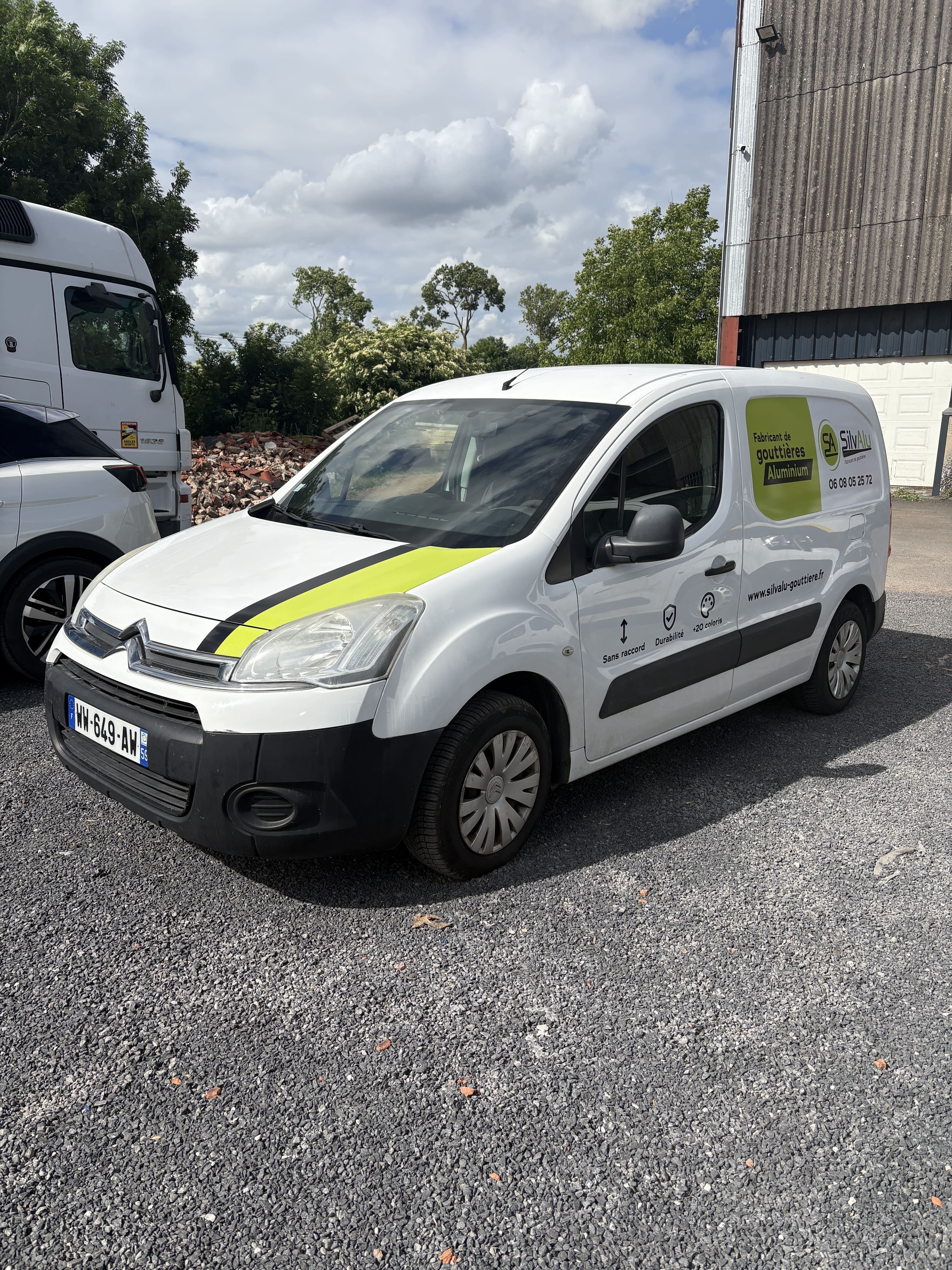 [interface] image of a computer showcasing educational software (for an edtech)