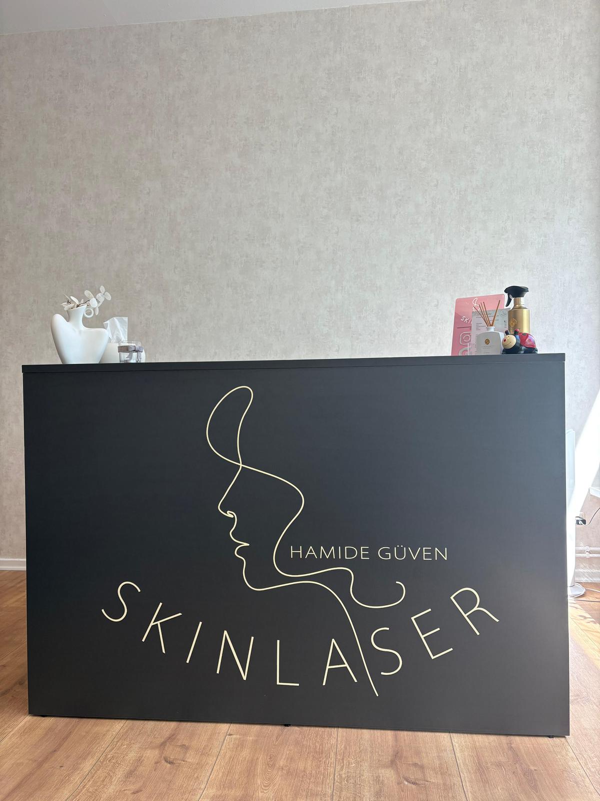 SKINLASER Empfangstheke