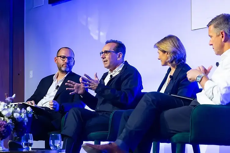 Boardwave members, patrons & partners discussing the future of European tech