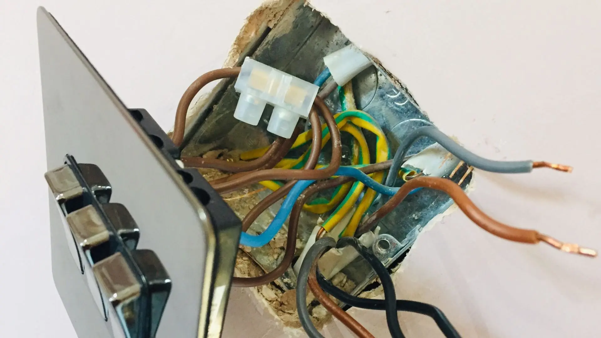 When to Upgrade Wiring in an Older Home and What to Expect