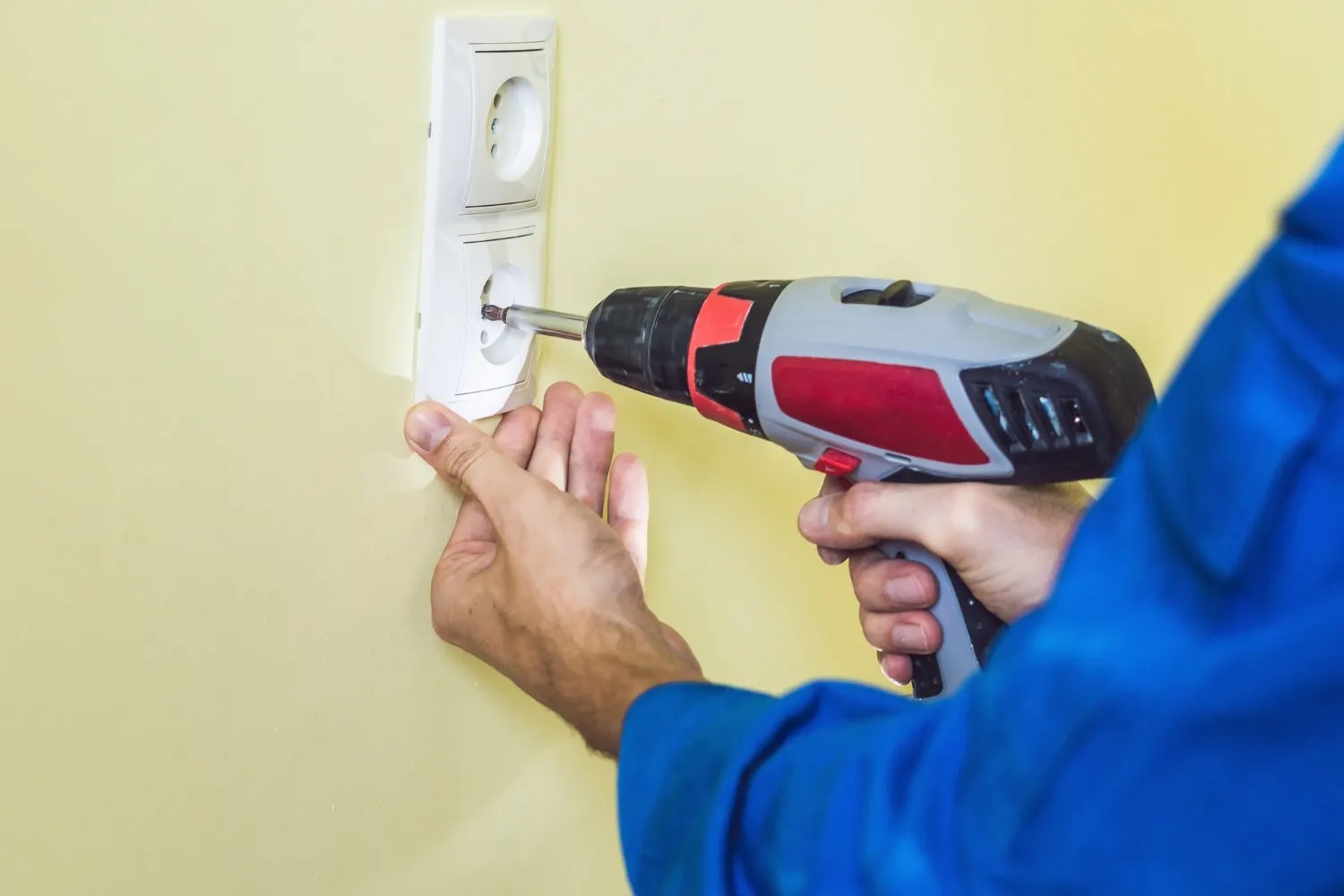 Switch Installation & Repair in Troy, MI