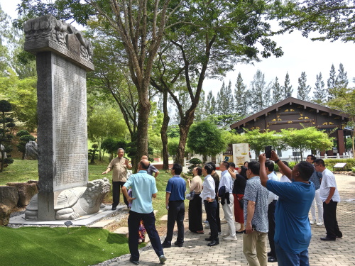 符永刚博士为众贵宾导览武则天《升仙太子碑》
