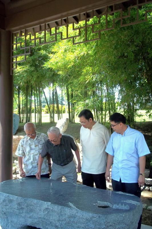 Chatting with friends in the Orchid Pavilion, taking advantage of the beautiful scenery, you can wave your hands when you are interested.