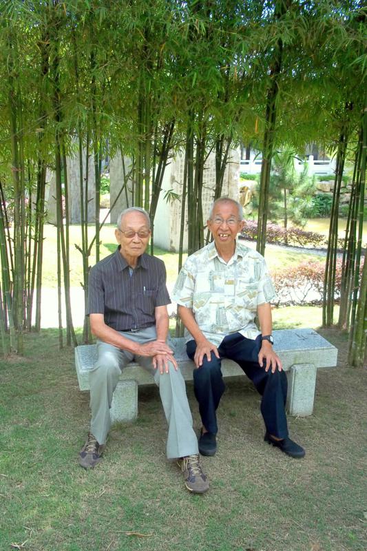 The trees and bamboos are blooming, and it’s a joy to meet old friends.
