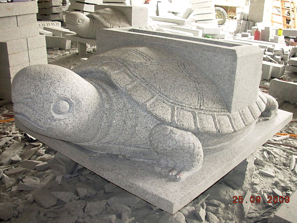 Turtle in sculpture.