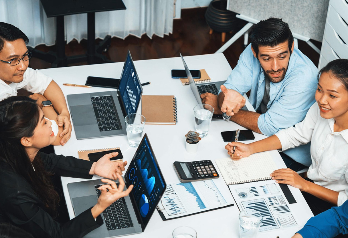 image of meeting with financial advisors