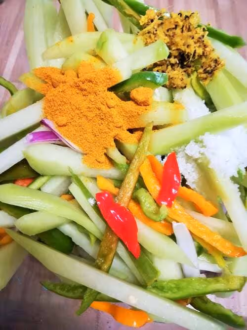 Achards lacto-fermentés de chouchou et poivron