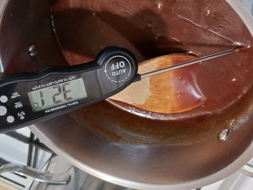 Mesurer la température de la crème caramel