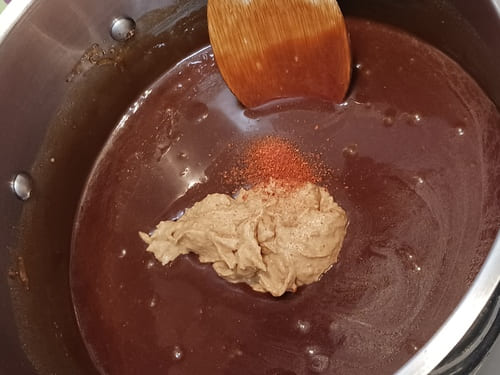 Rajout de la crème de miso et du piment d'Espelette
