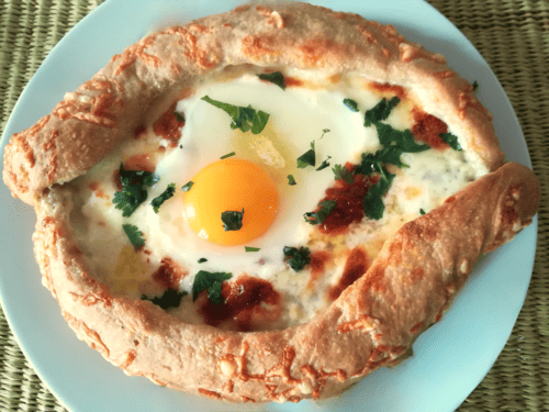 Khachapuri d'Adjarie au levain et au matsoni