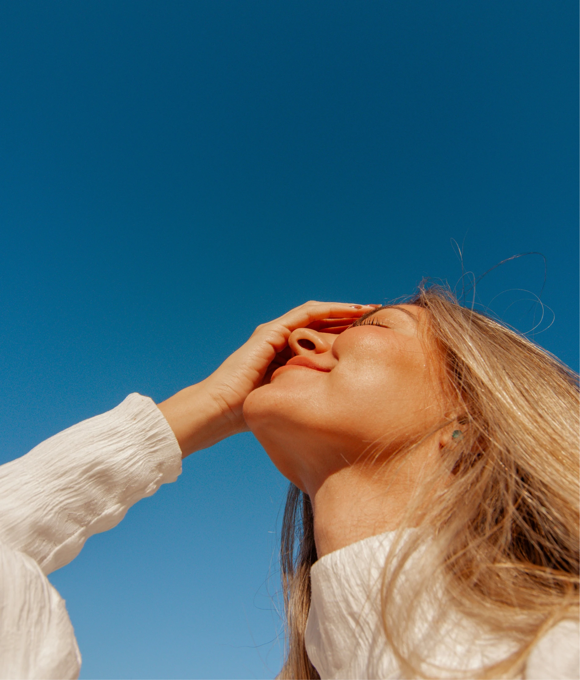 Visage de femme au soleil - Marsea - Centre de médecine esthétique à Bastia en Corse