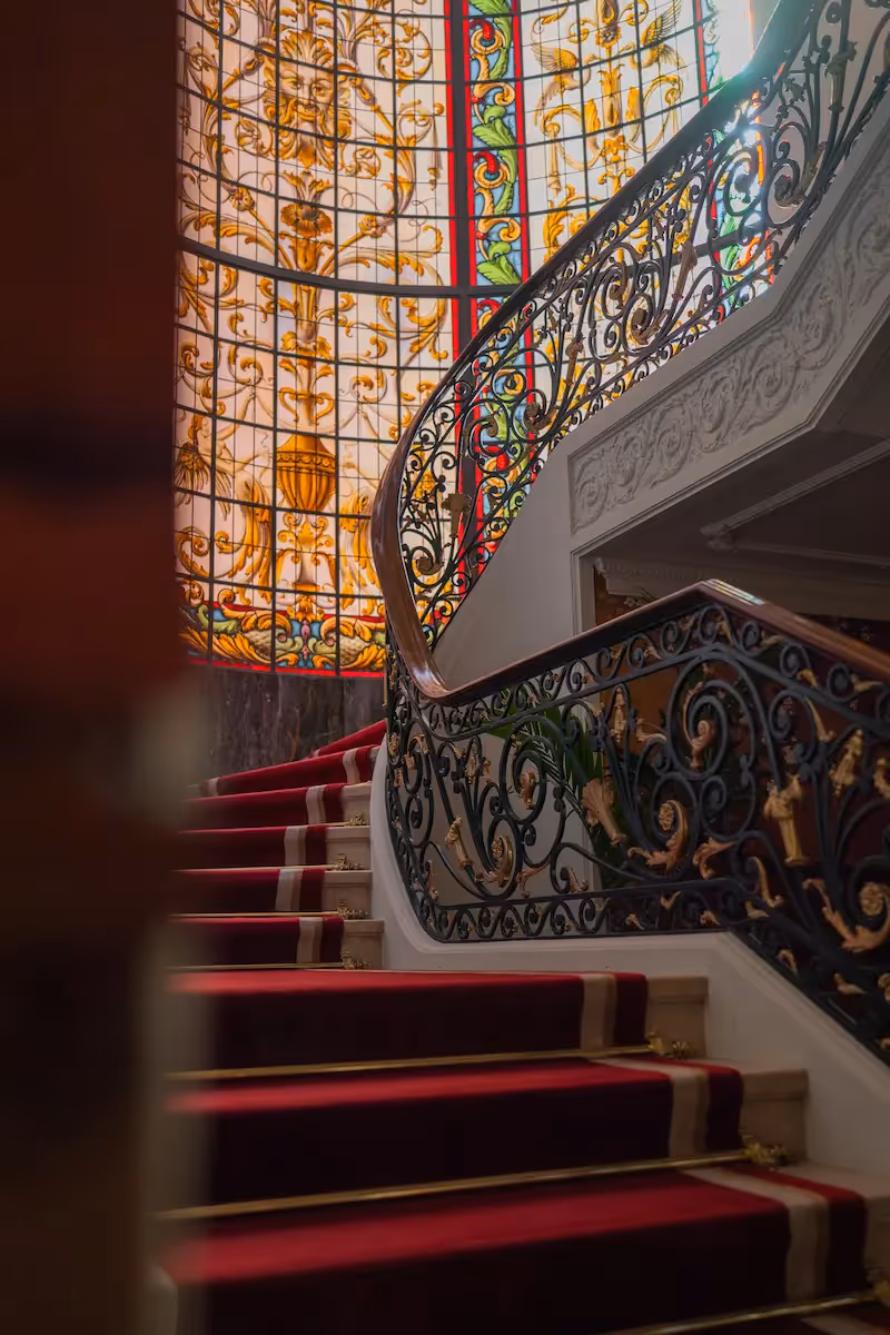 Monumental marble staircase with a red carpet and artistic stained glass at Hotel Experimental Infante Sagres in Porto.  Image 4 (image_fc2578.jpg)