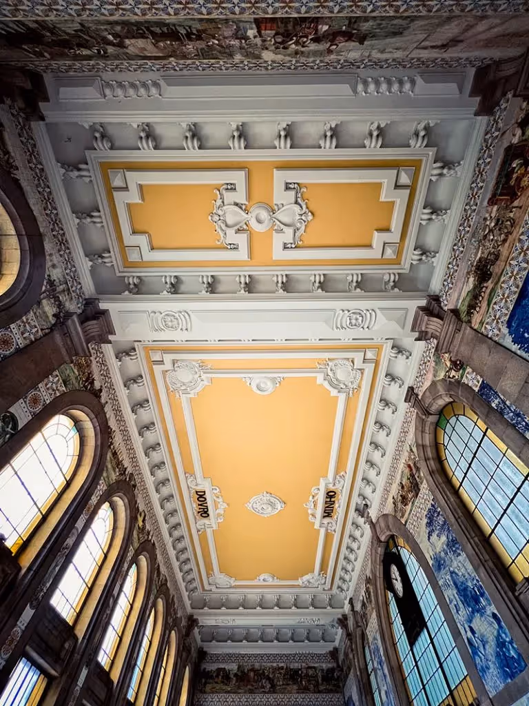 Decorated ceiling and azulejos of São Bento station,Experimental Infante Sagres à Porto.