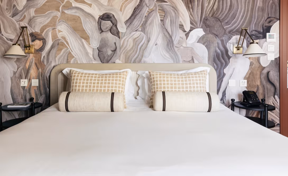 Double bed with figurative wall mural and checkered pillows, Hotel Experimental Infante Sagres in Porto.
