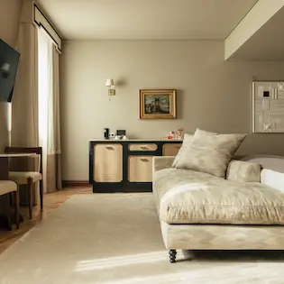 Interior layout of a suite featuring a desk and king-size bed at Hotel Experimental Infante Sagres in Porto.
