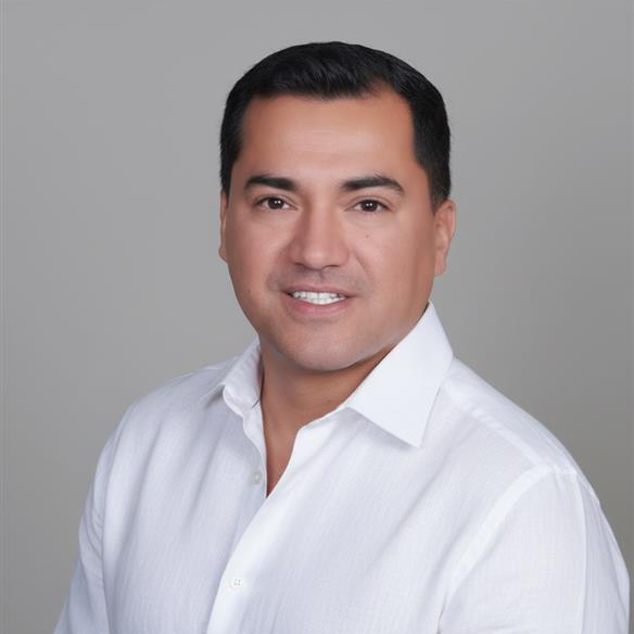 Dario Gomez_Cropped.jpg
