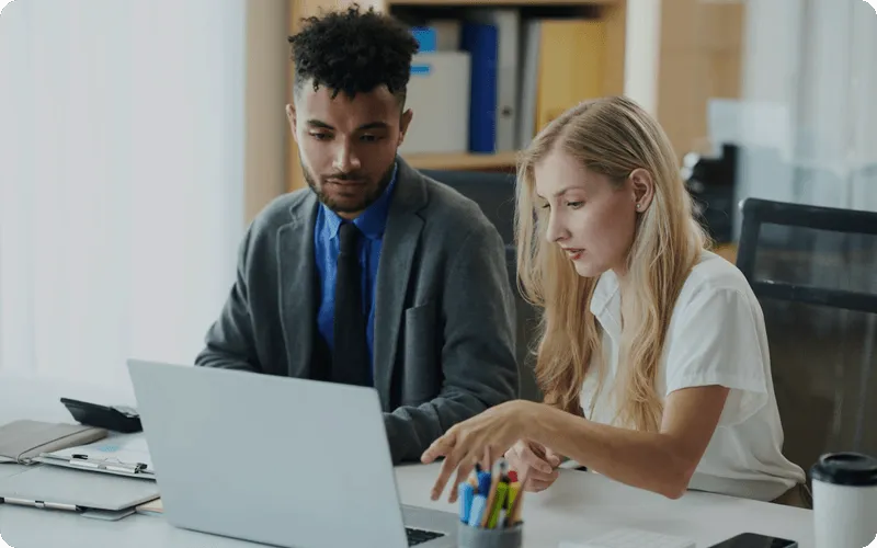 Business-Leute in einem modernen Büro.