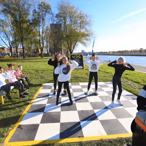 Dansen op de Urban Dance Ground in de openbare ruimte