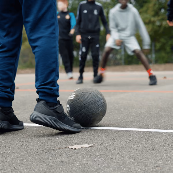 Voetballen Max Planckplaats Rotterdam