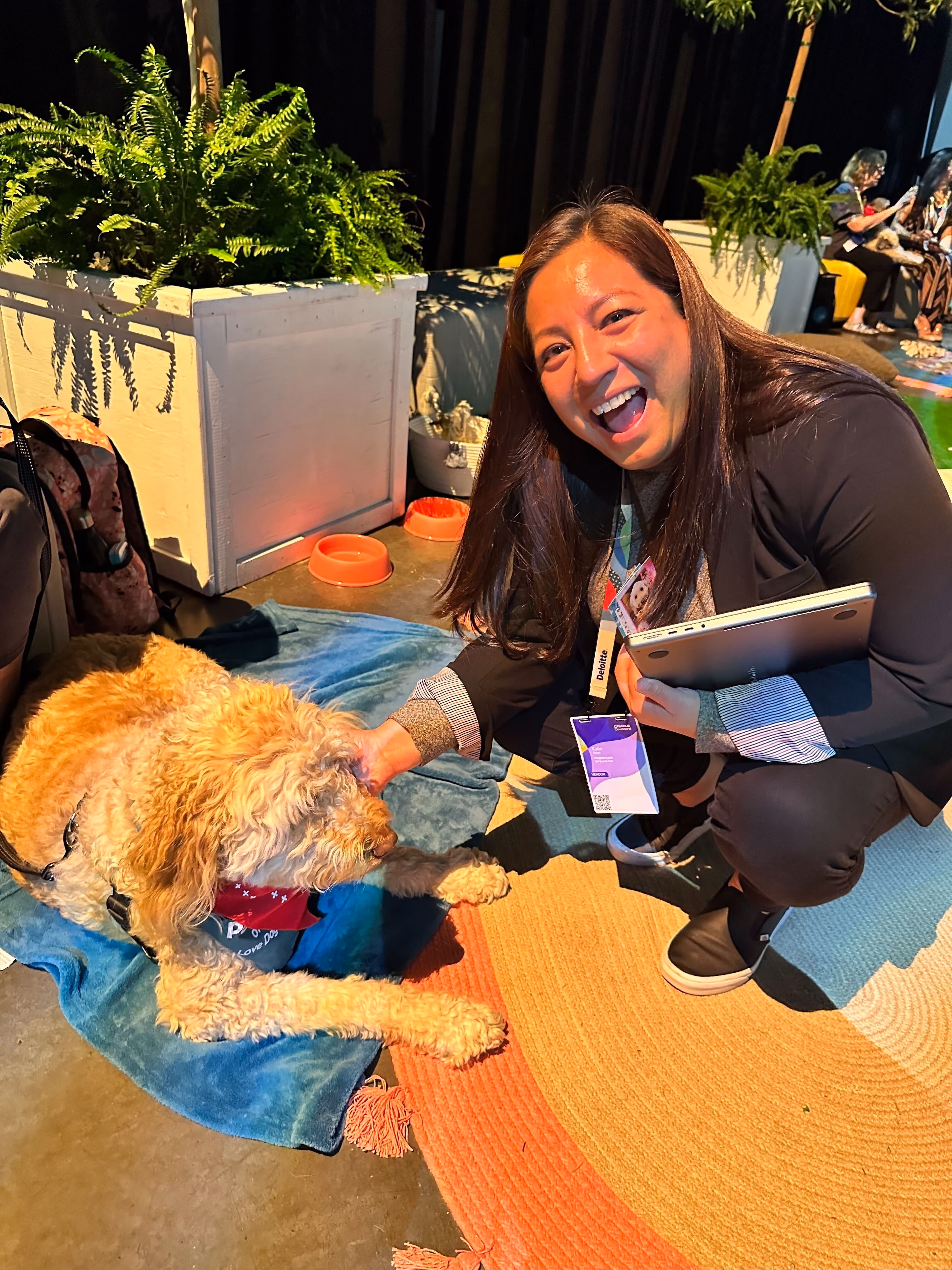 BW Events Tech team member with a therapy dog at a Canva conference