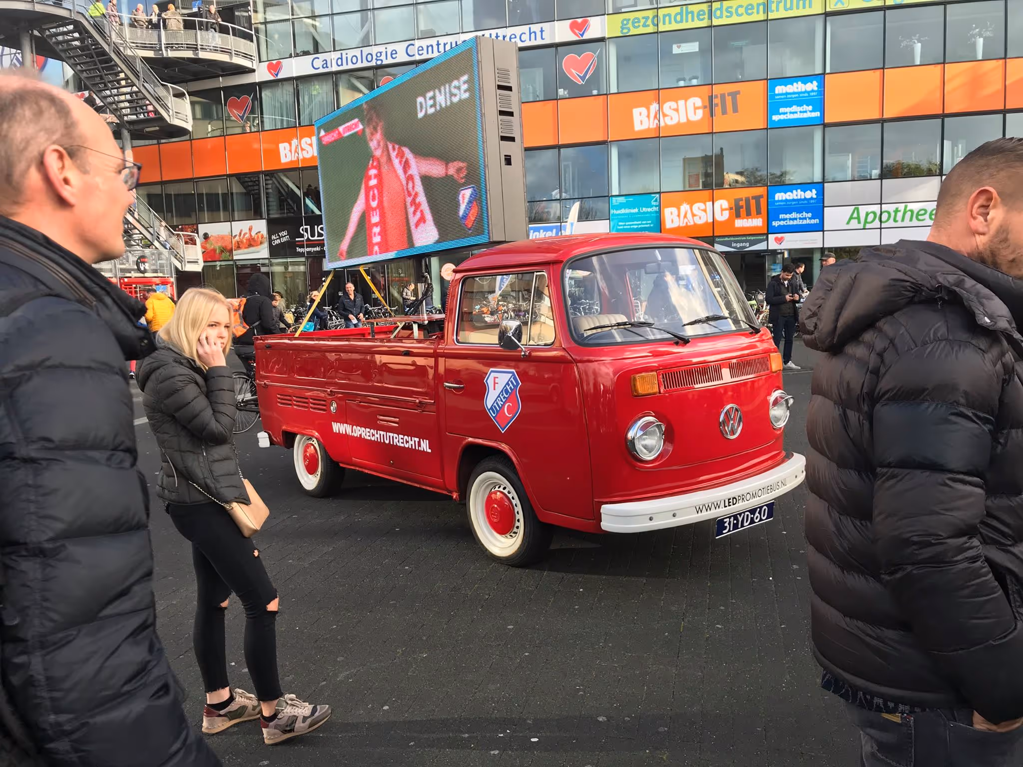 LED Promotie Bus met dubbelzijdig LEDscherm